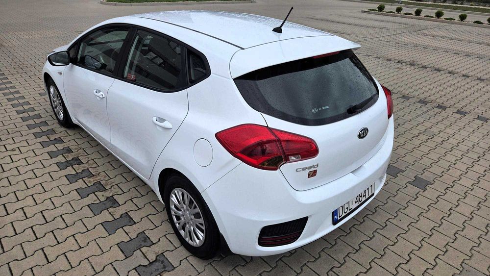 Samochód osobowy KIA Cee'd 1.4 MR`16 E6, hatchback, 5-drzwiowy. benzyna, bezwypadkowy,
