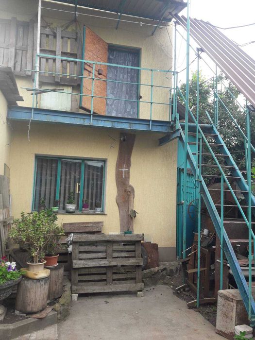 Продам дом с 2 эт мастерской Чугуев