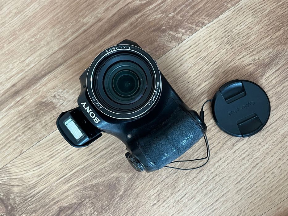 Цифровий фотоапарат Sony Cyber-shot DSC-H100.