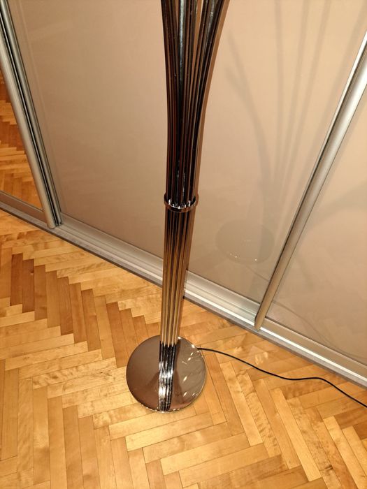 IKEA Hovnäs hromowana lampa podłogowa LED – regulowana