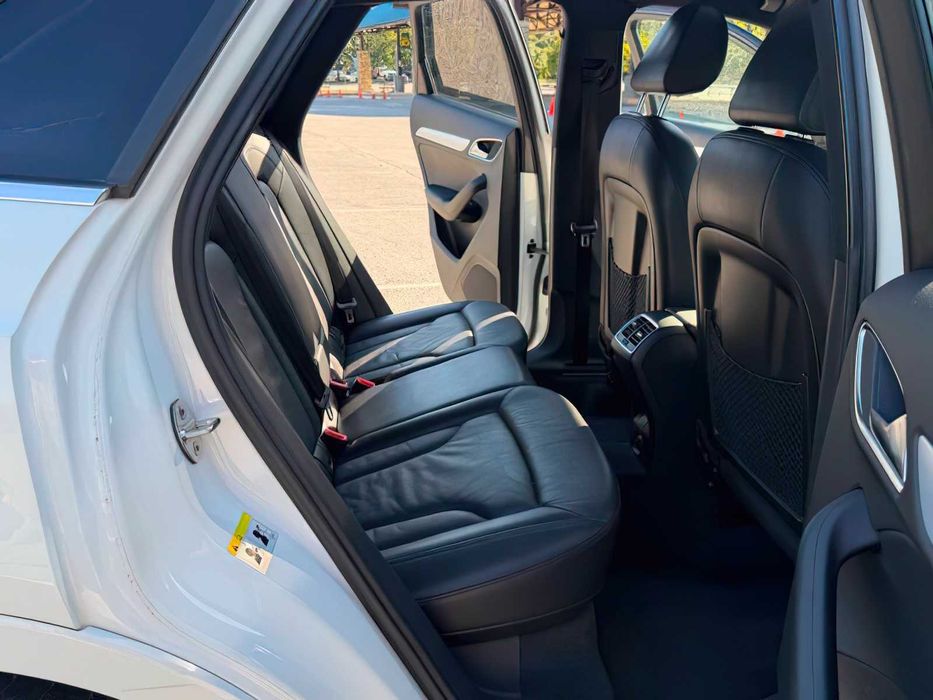 Audi Q3      2015