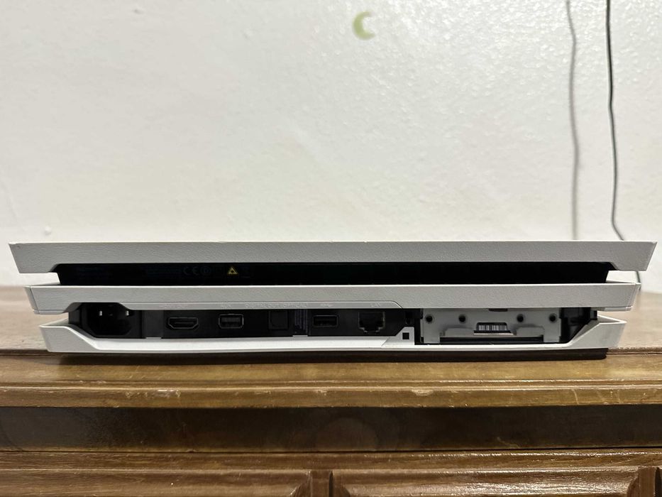 PS4 Pro Branca 1TB & Comando