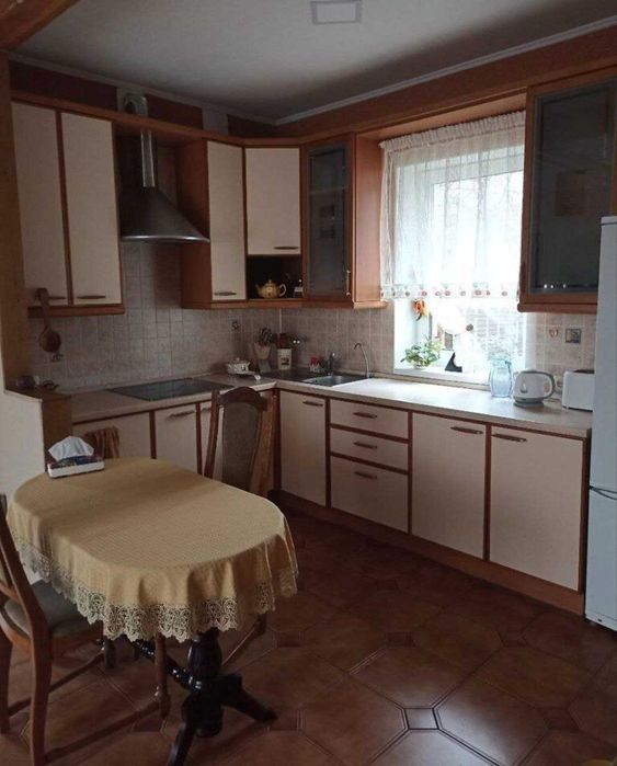 Продам 2 поверховий будинок біля лісу 4374