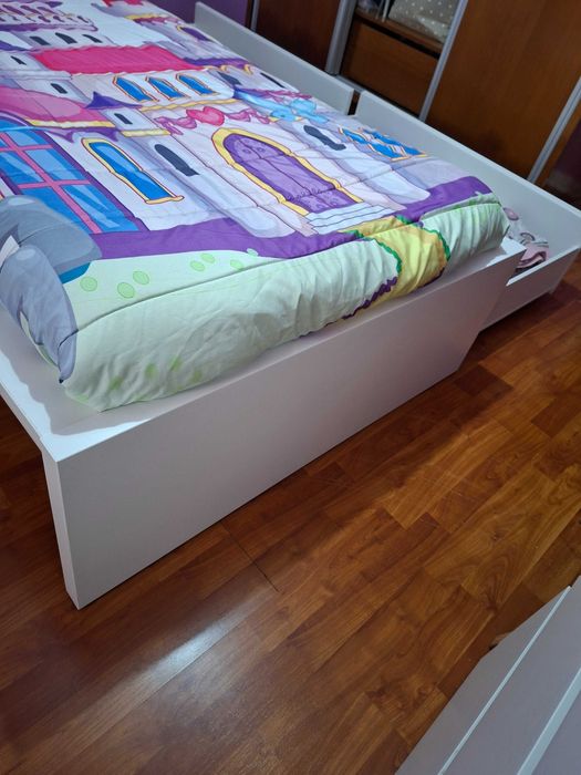 Cama de solteiro com estrado e colchão