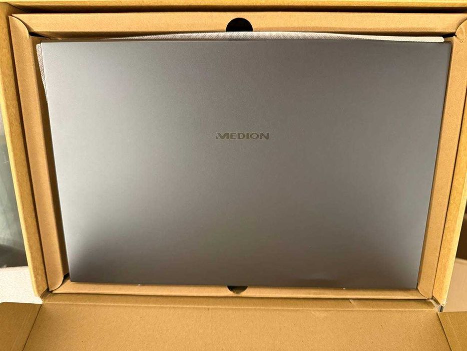 MEDION E16423 16" – Como novo!