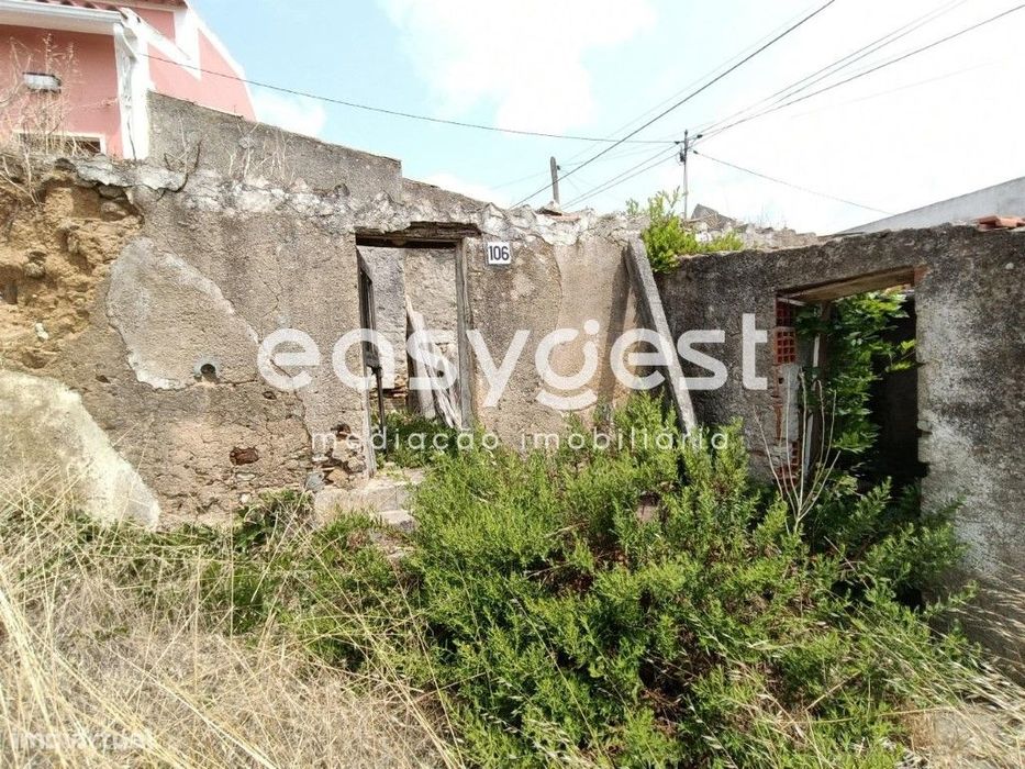 Terreno Urbano com projeto pré aprovado para construir Moradia T2