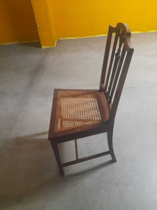 Cadeiras de madeira antigas, 6