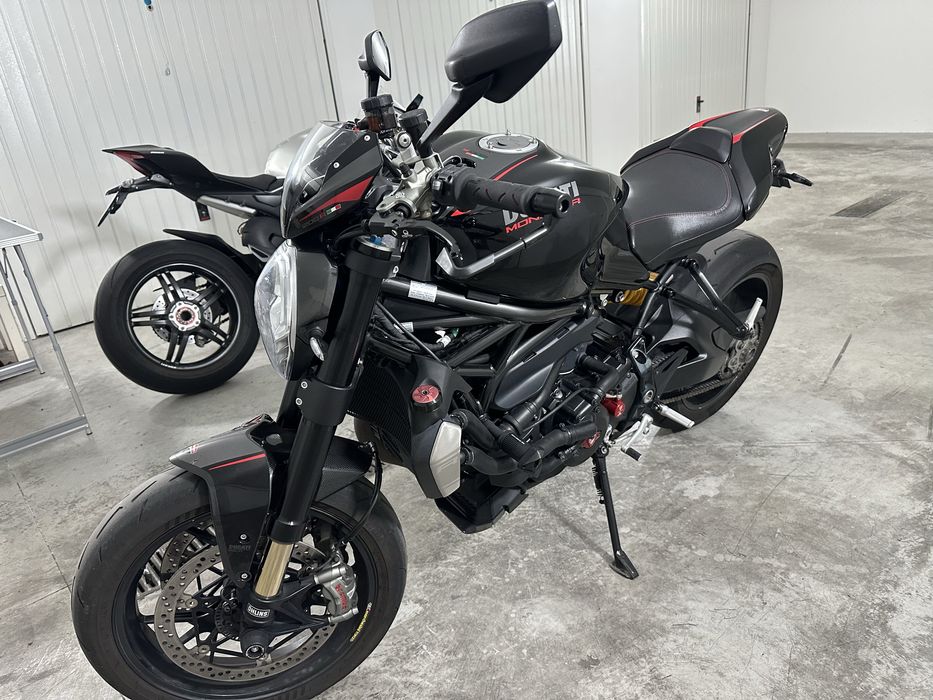Ducati monster 1200 r