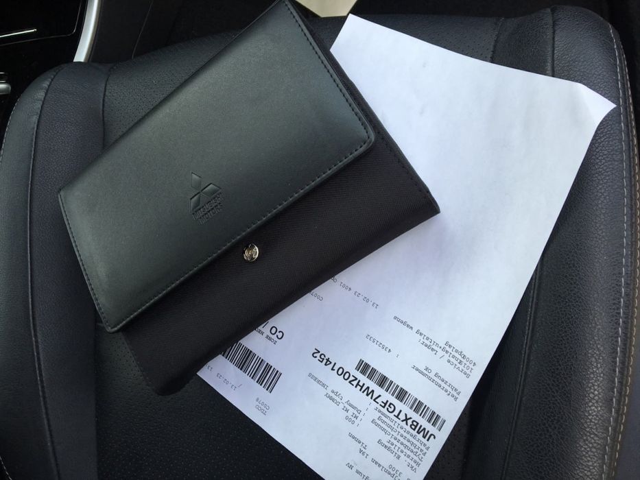 Mitsubishi Outlander PHEV Plus 4WD Plug-In Hybrid,