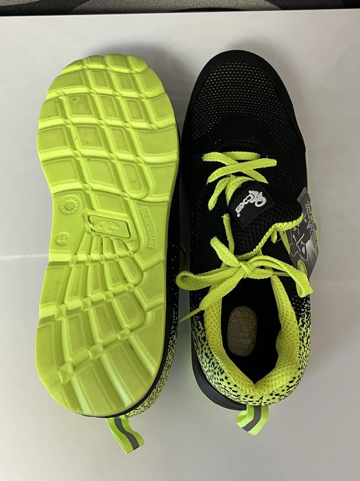 Робочі кросівки з металевим носком!