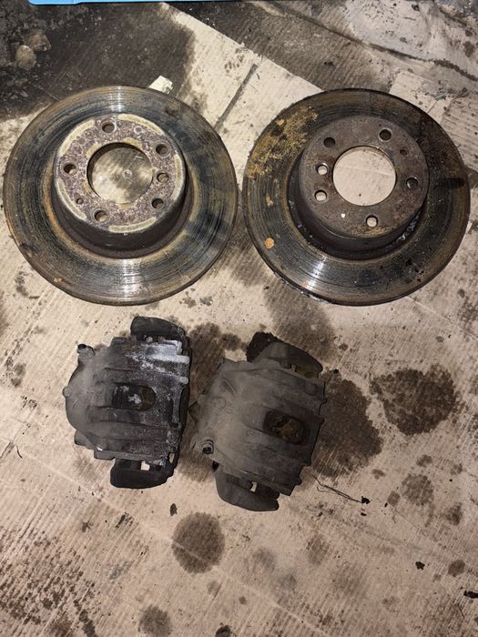 Передние тормозные диски и супорта 525i bmw e34