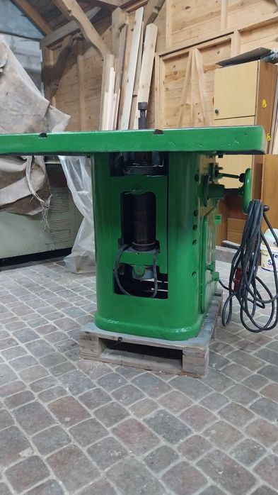 Frezarka dolnowrzecionowa Gomat