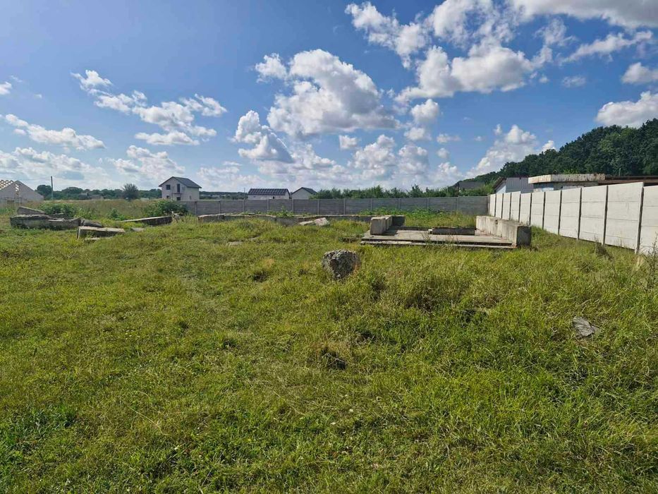 Продаж ділянки під житлову забудову в Бохониках