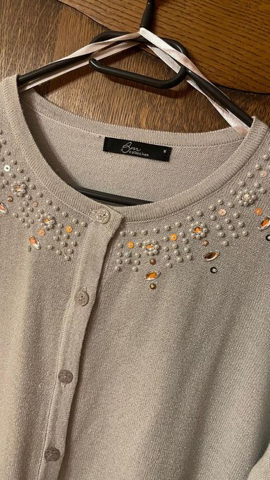 Bm collection - Lekki sweterek z ozdobnymi kamyczkami