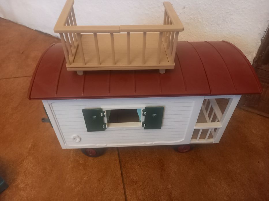 Schleich  42528 Mobilny stragan i przyczepa 42415, tor przeszkód