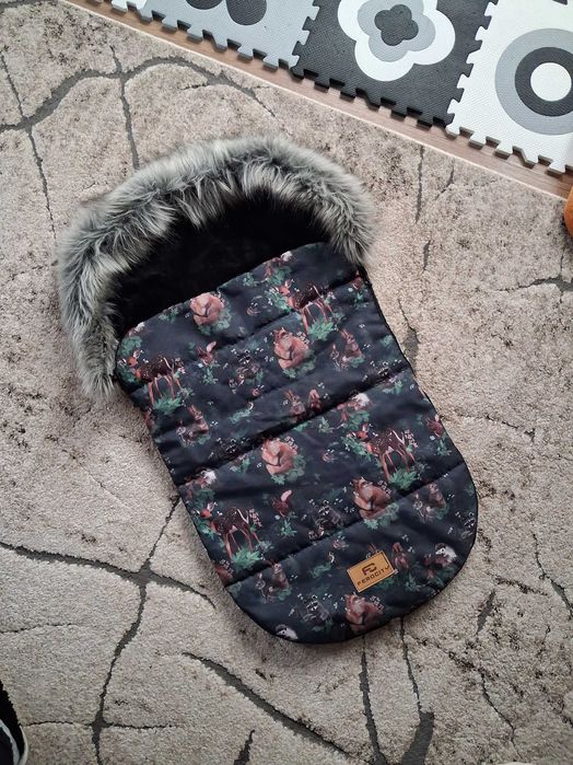 Piękny ocieplacz do spacerówki