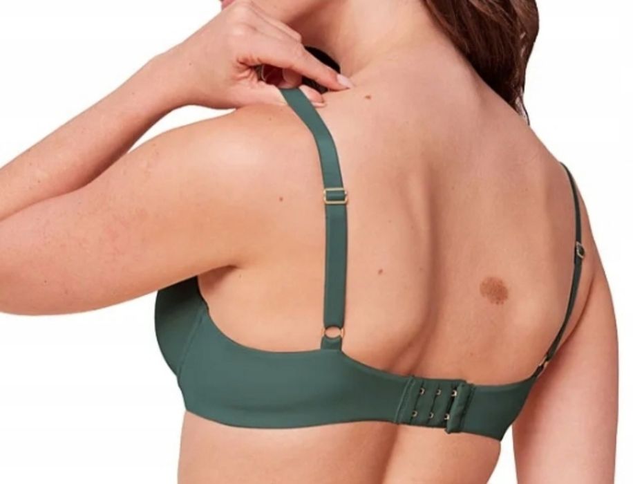 Body make up soft touch 75b. Triumph