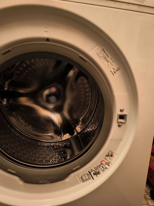 Pralka Elektrolux EWF1276GDW, programy parowe 7 kg, 1200 obr/min.