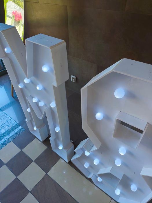 Litery M & P podświetlane 3D LED