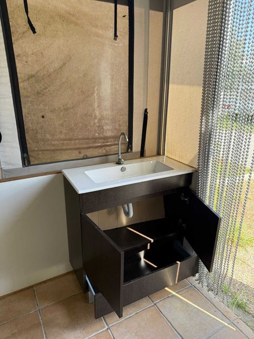 Móvel com lavatório