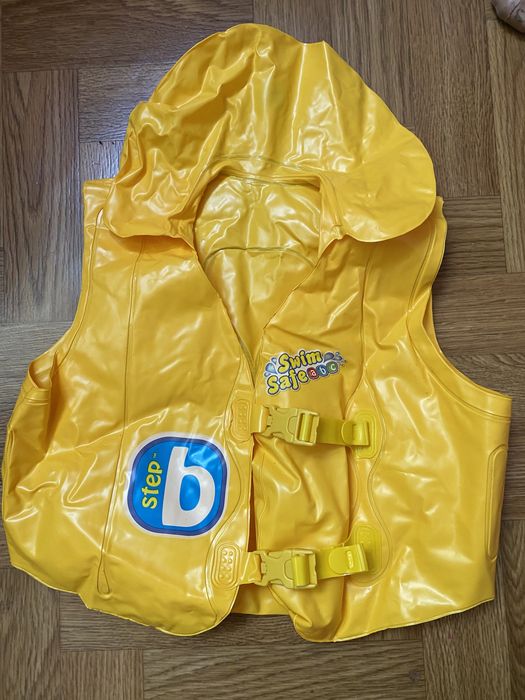 Жилет надувной плавательный