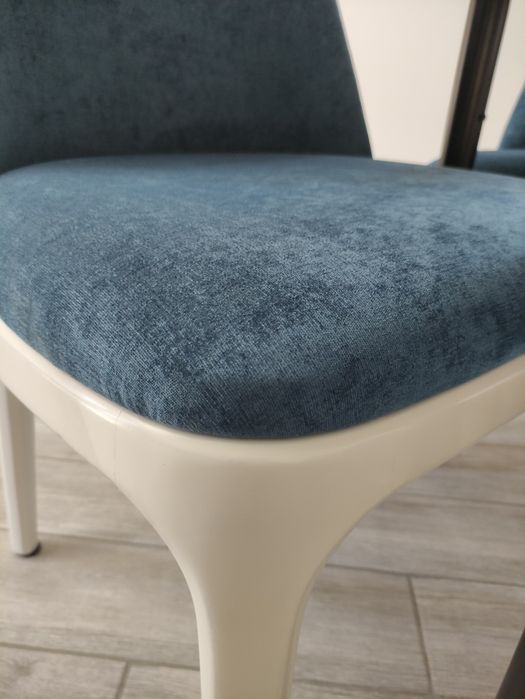 Cadeiras em madeira lacada