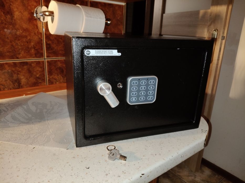 Sejf na kod i kluczyk