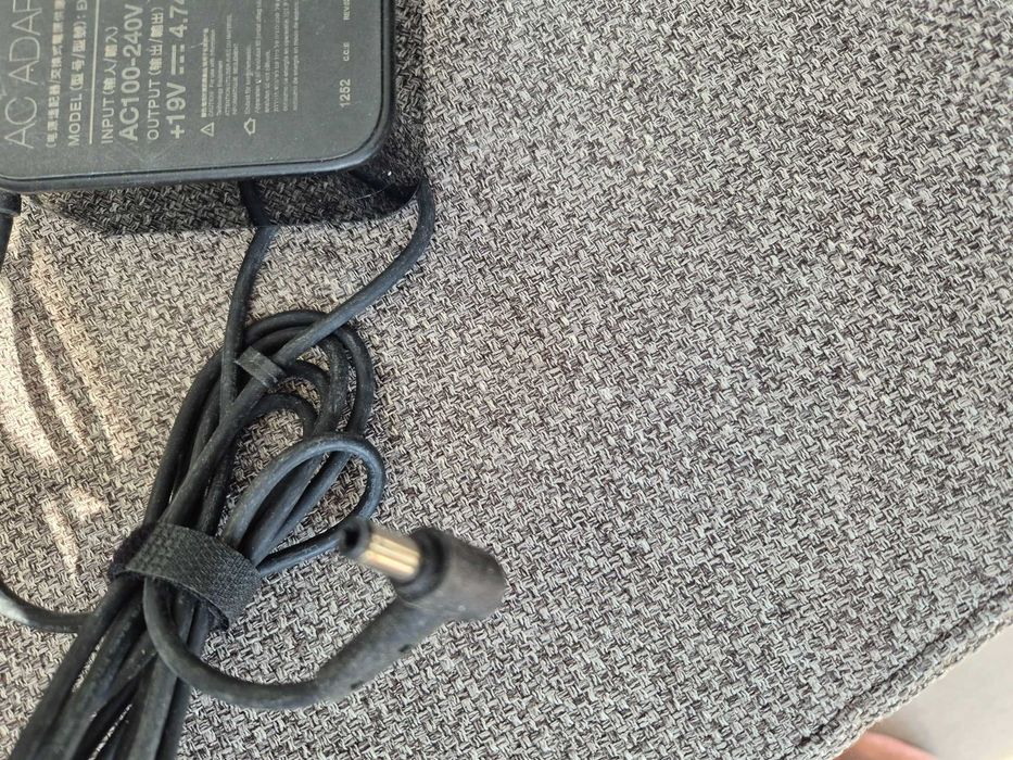 carregador Asus 19V conetor 5.5x2.5mm vários modelos, originais