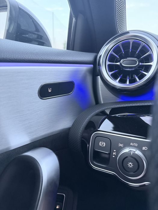 Mercedes-Benz A250e AMG Line | 2021 | Teto Panorâmico | Híbrido Plug-in — photo 2