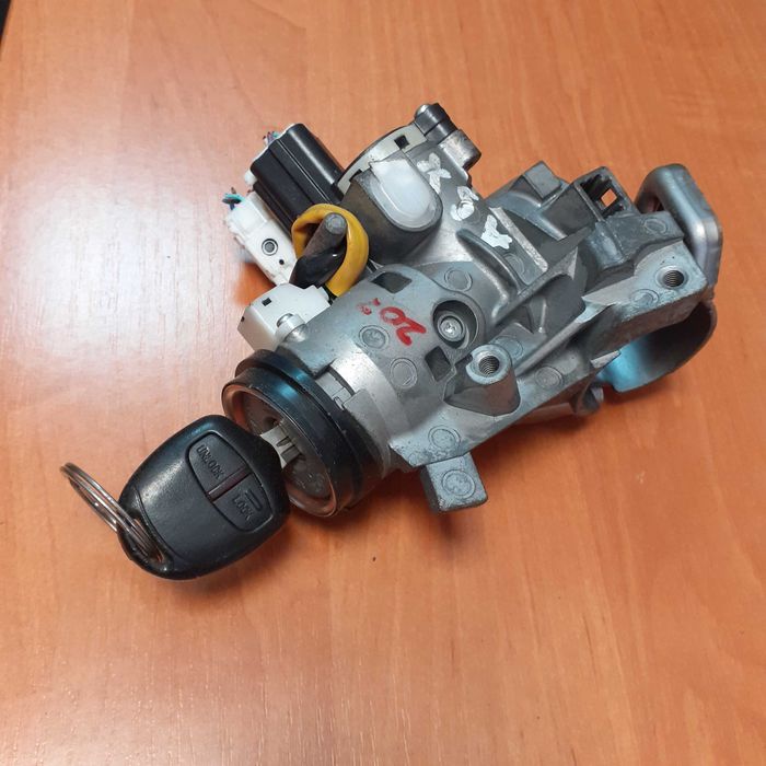 Stacyjka z kluczykiem Mitsubishi ASX