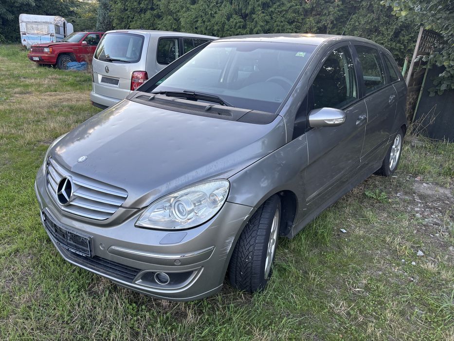 Mercedes bezwypadkowy B200 uszkodzony