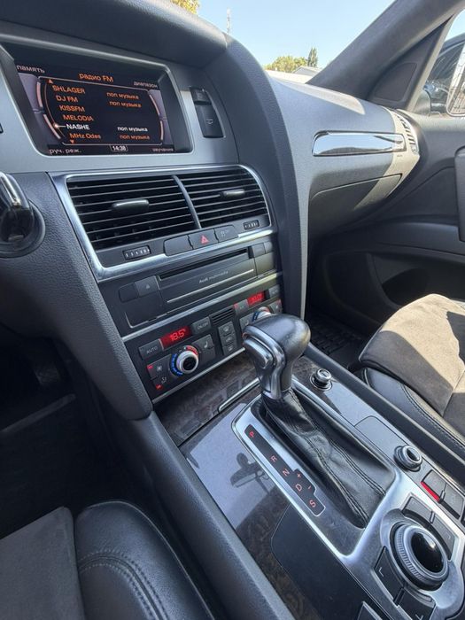Продам машину  Audi Q7