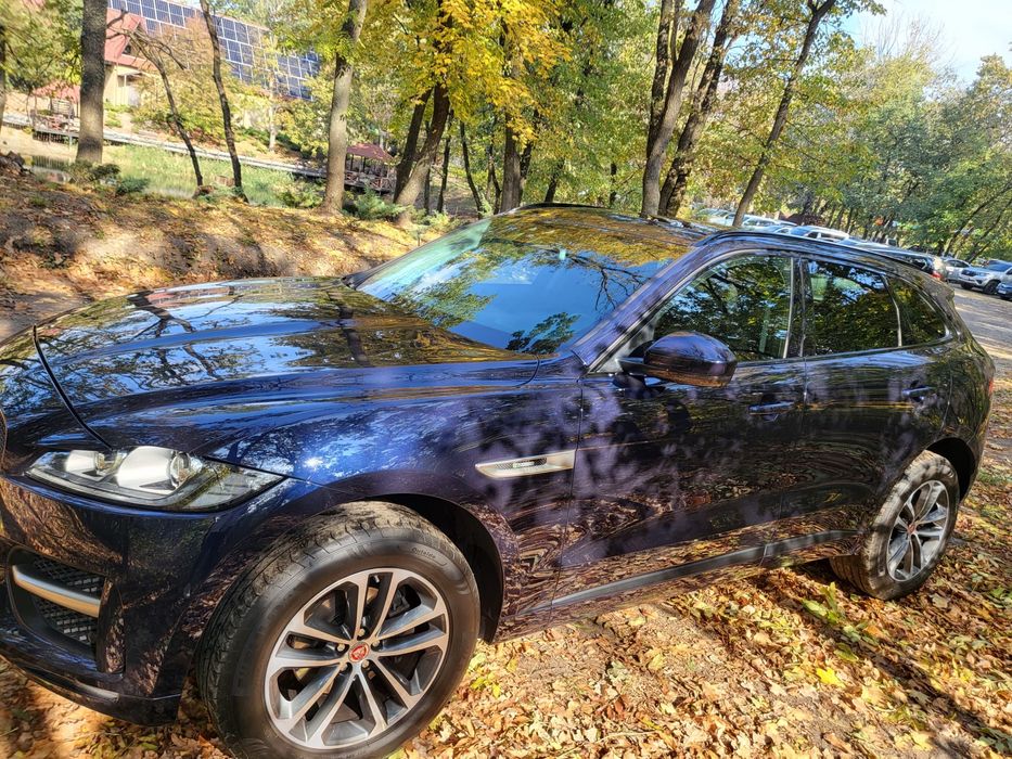 Автомобіль Jaguar F - Pace 2017