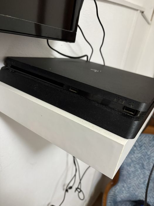 Playstation 4.           .