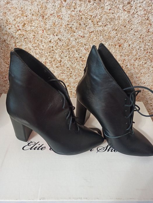 Жіночі шкіряні черевики