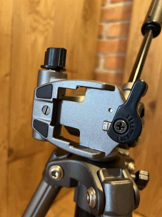 Tripé fotográfico Velbon com bolsa – usado