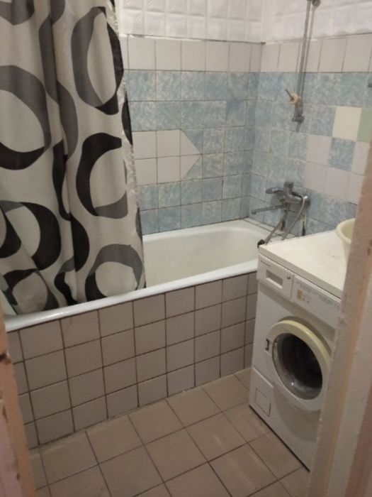 1 кім КВАРТИРА подобово 5 хв пішки до метро та вокзалу.  Балкон.