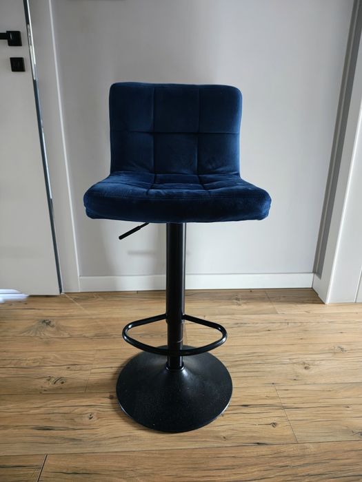 Krzesło barowe (hoker)