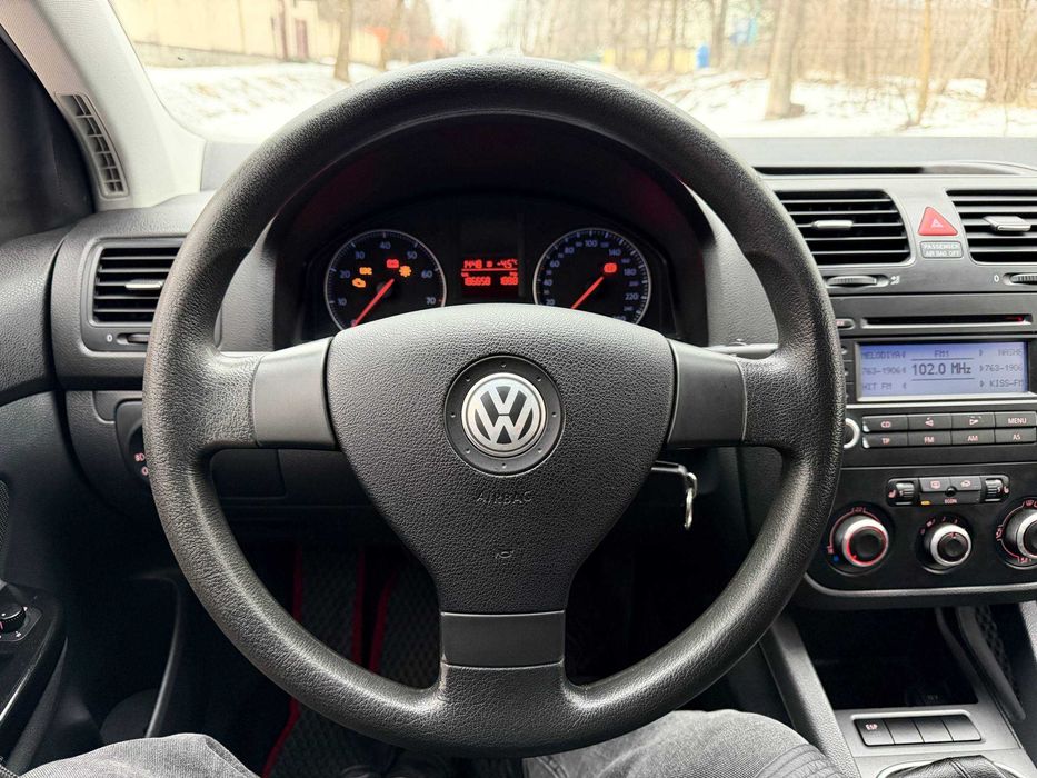 Продам  хорошего Фольксвагена Гольф-5