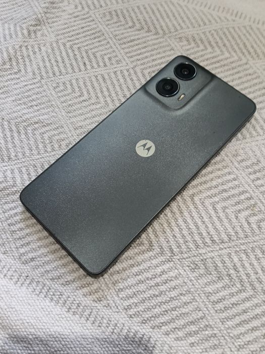 Motorola g24 256 GB, 8 GB RAM.