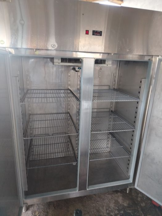 Професійний холодильник, професійна холодильна камера.