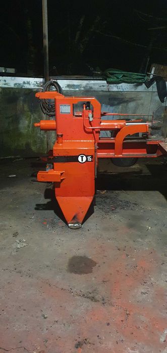 Maquina de rachar lenha