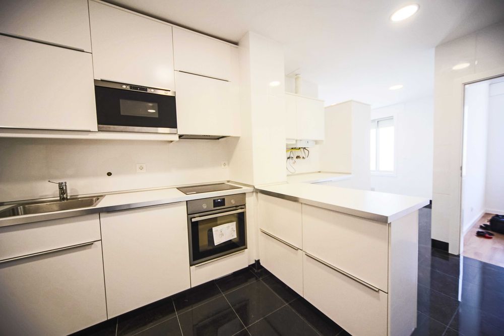 Suite com clauset, casa de banho completa e varanda