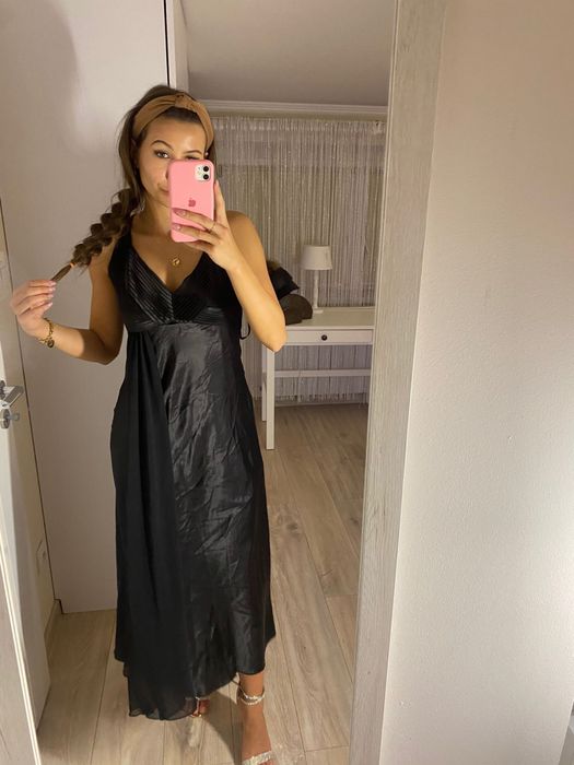 Śliczna damska czarna długa sukienka