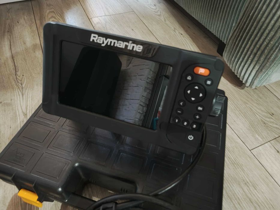 Echosonda Raymarine Element 7hv.