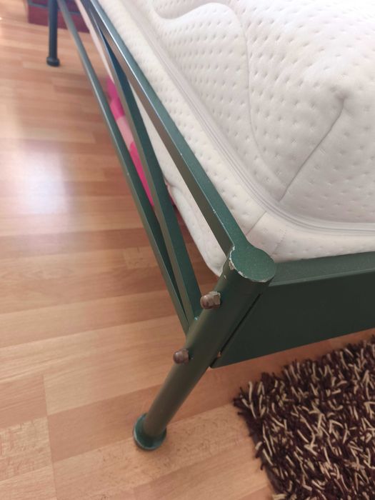 Cama de Casal em Ferro e Madeira Maciça