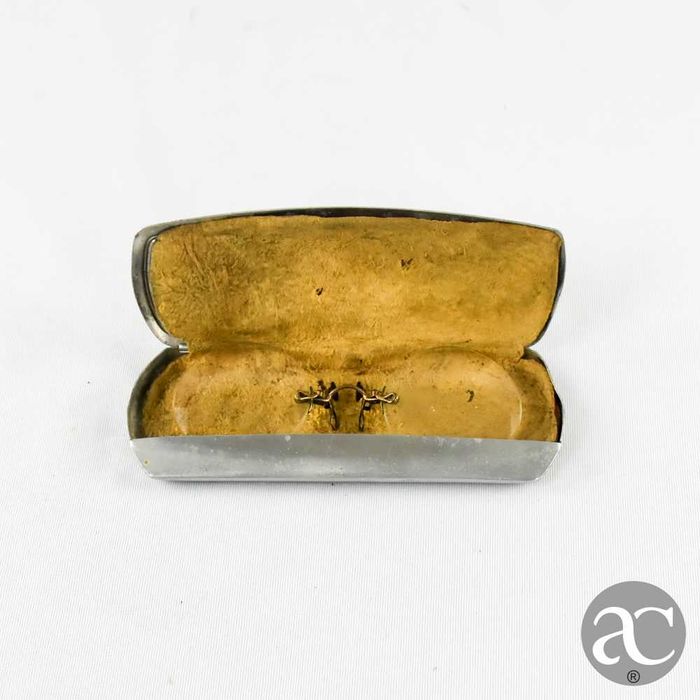 Lunetas pince-nez Wellsworth com estojo em metal, circa 1920, nº 14