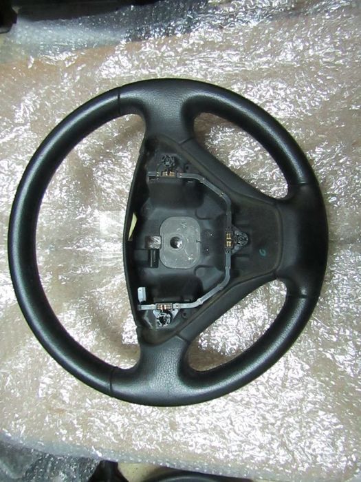 Volante em pele Fiat Stillo ano 2003 em muito bom estado (ver fotos)