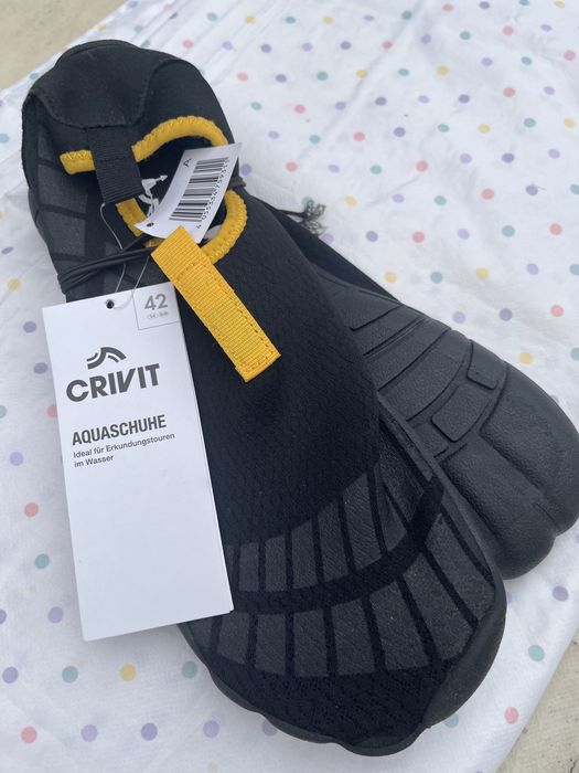 Купальні кросівки