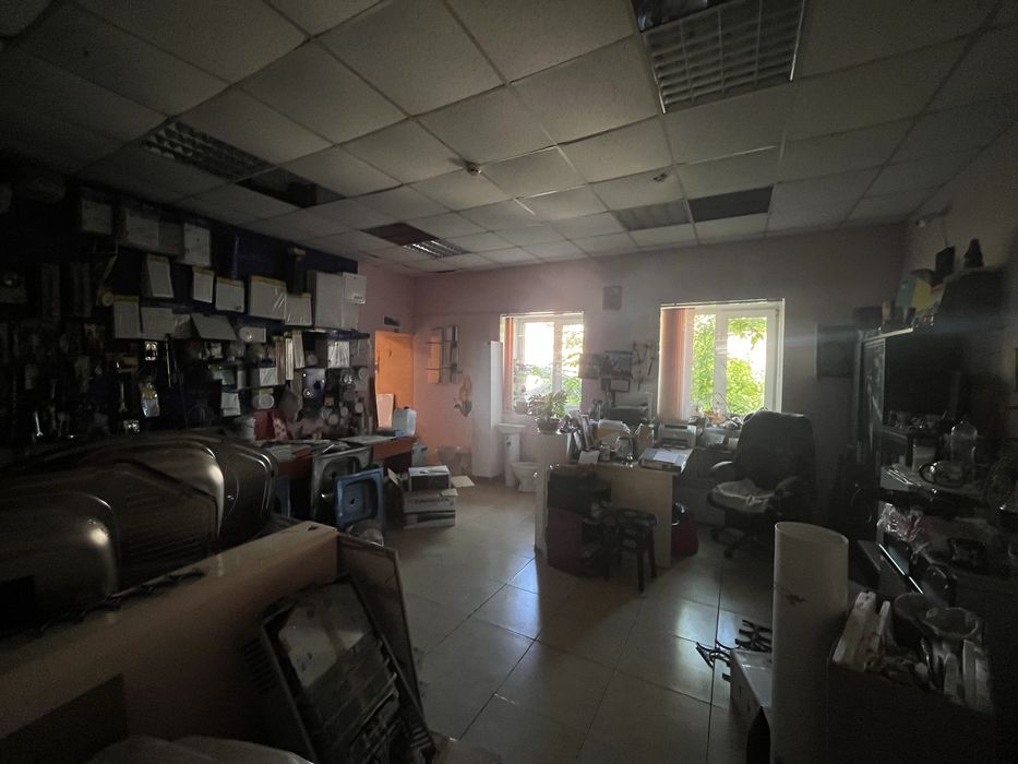 Продам приміщення в центрі з туалетом